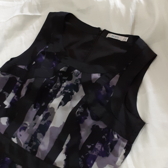 A-Line Dress in Floral Pattern - Picture 3 of 8